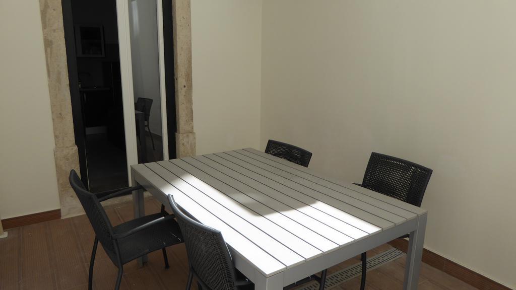 Dobairro Suites At Bairro Alto Lisbon Bagian luar foto